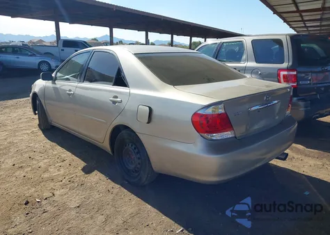 2005 Toyota Camry Le z USA, uszkodzony, nr VIN 4T1BE32K55U617772
